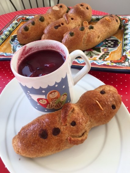 La deliciosa colada morada de Mari y mis coquetas guaguas de pan